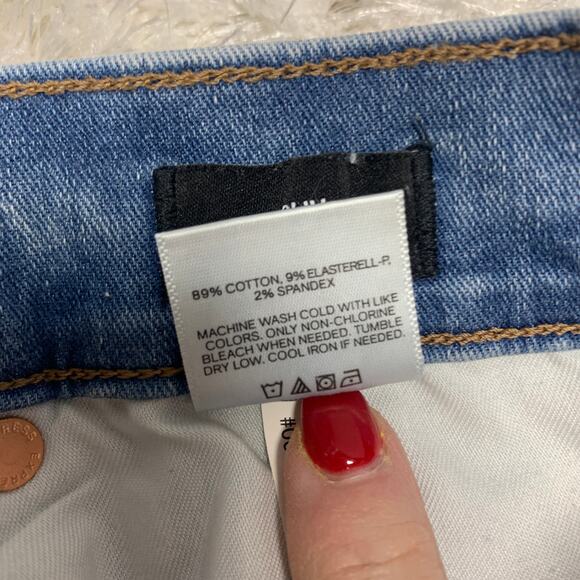 Express Slim Super High Rise Jeans Lt Wash Distressed Sz 4 - Picture 9 of 13